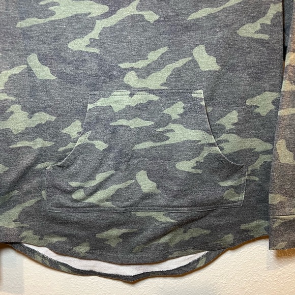 No Boundaries Women’s Camp Long Sleeve Top Size XS - Picture 2 of 7